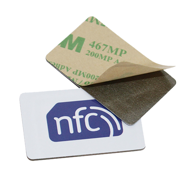 Adhesivo RFID sobre metal NTAG 215