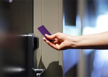 ¿Las tarjetas de acceso de hotel utilizan NFC?